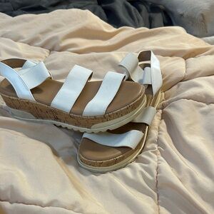 Universal Thread White Platform Sandals